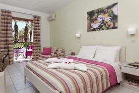 Latania Studios & Apartments