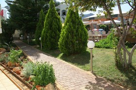 Nikos Apartments