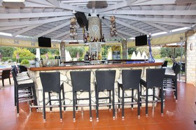 Nikos Apartments