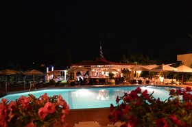 Nikos Apartments