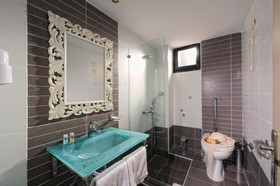 Nami Hotel & Suites