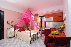 Nami Hotel & Suites