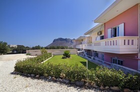 Skamagkas G. Apartments