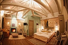 Pirrion Hotel