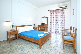 Enjoy Lichnos Bay Village, Camping & Apartments