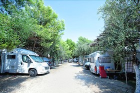 Enjoy Lichnos Bay Village, Camping & Apartments