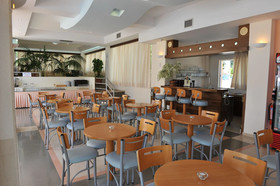 Adonis Hotel & Apartments