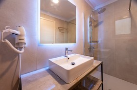 Alonaki Resort