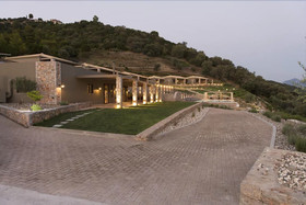 Elimnion Resort