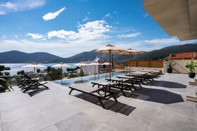 Elivia Boutique Suites