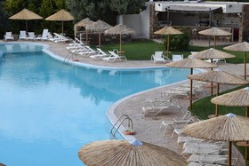 Evia Hotel & Suites