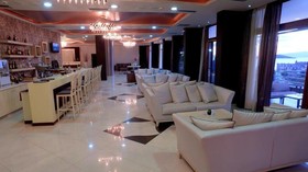 Evia Hotel & Suites