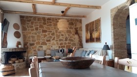 Evia Foxhouse
