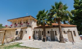 Pefkon Suites