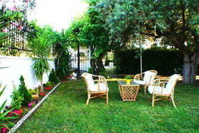 Salonikiou Beach Apartments & Villas