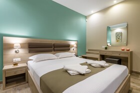 Lagaria Hotel II & Apartments