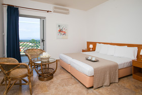Arya Hotel