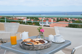 Arya Hotel