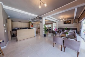 Sarantis Hotel & Suites