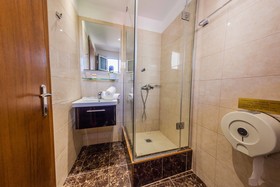 Sarantis Hotel & Suites