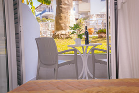 Sarantis Hotel & Suites