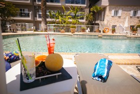 Sarantis Hotel & Suites