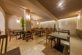 Sarantis Hotel & Suites