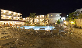 Sarantis Hotel & Suites