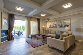 Sunny Villas Resort & Spa