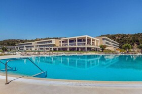 Ammoa Luxury Hotel & Spa Resort