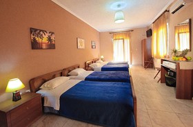 Hotel Epavli