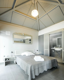 Villa Azzuro by JJ Hospitality
