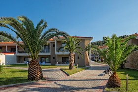 Lagomandra Beach Hotel