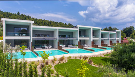 Lagomandra Beach Hotel