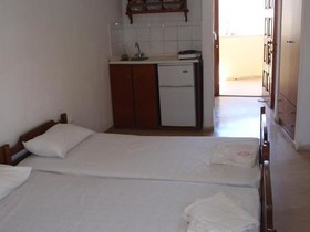 Parthenon Family Hotel