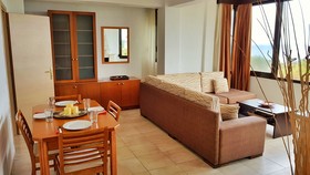 Bungalow White Apartments And Suites