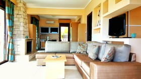 Bungalow White Apartments And Suites