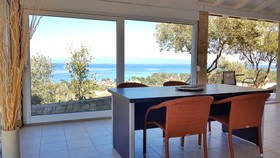 Bungalow White Apartments And Suites