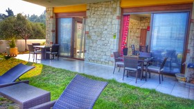 Bungalow White Apartments And Suites