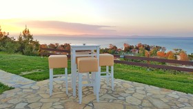 Bungalow White Apartments And Suites