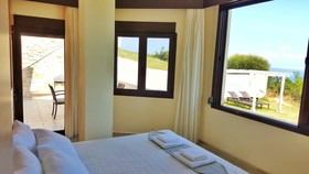 Bungalow White Apartments And Suites