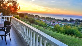 Bungalow White Apartments And Suites