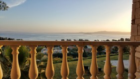 Bungalow White Apartments And Suites