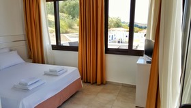 Bungalow White Apartments And Suites