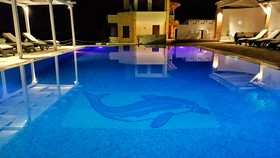 Bungalow White Apartments And Suites