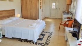 Bungalow White Apartments And Suites