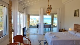 Bungalow White Apartments And Suites