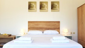 Bungalow White Apartments And Suites