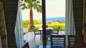 Bungalow White Apartments And Suites