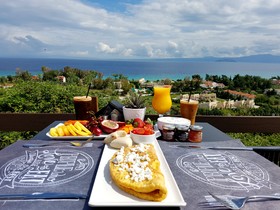 Bungalow White Apartments And Suites